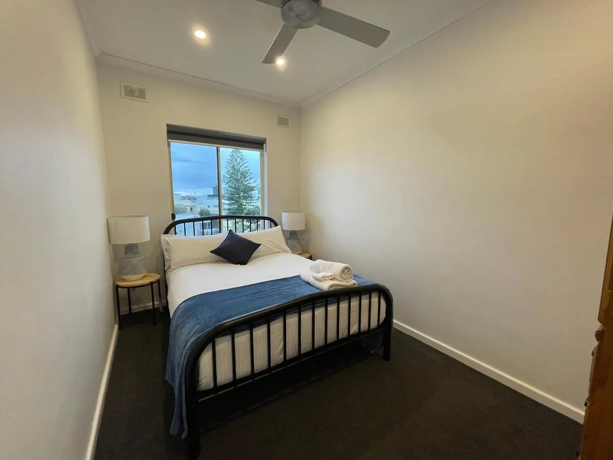 Beach Apartment 22 Esplanade Sea-Views Glenelg Australia