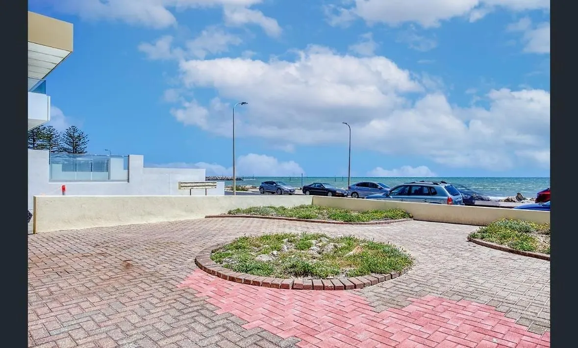 Beach Apartment 22 Esplanade Sea-Views Glenelg