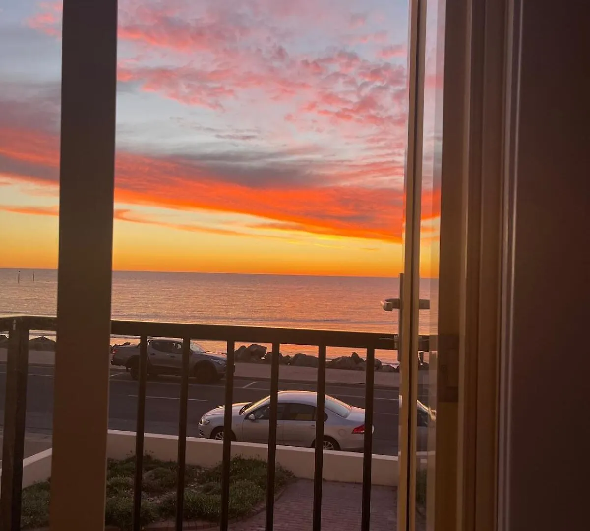 Beach Apartment 22 Esplanade Sea-Views Glenelg Australia