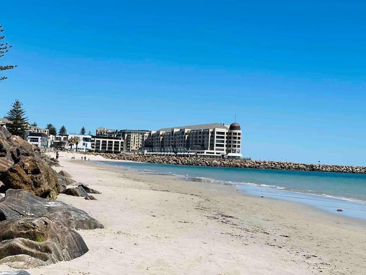 Beach Apartment 22 Esplanade Sea-Views Glenelg