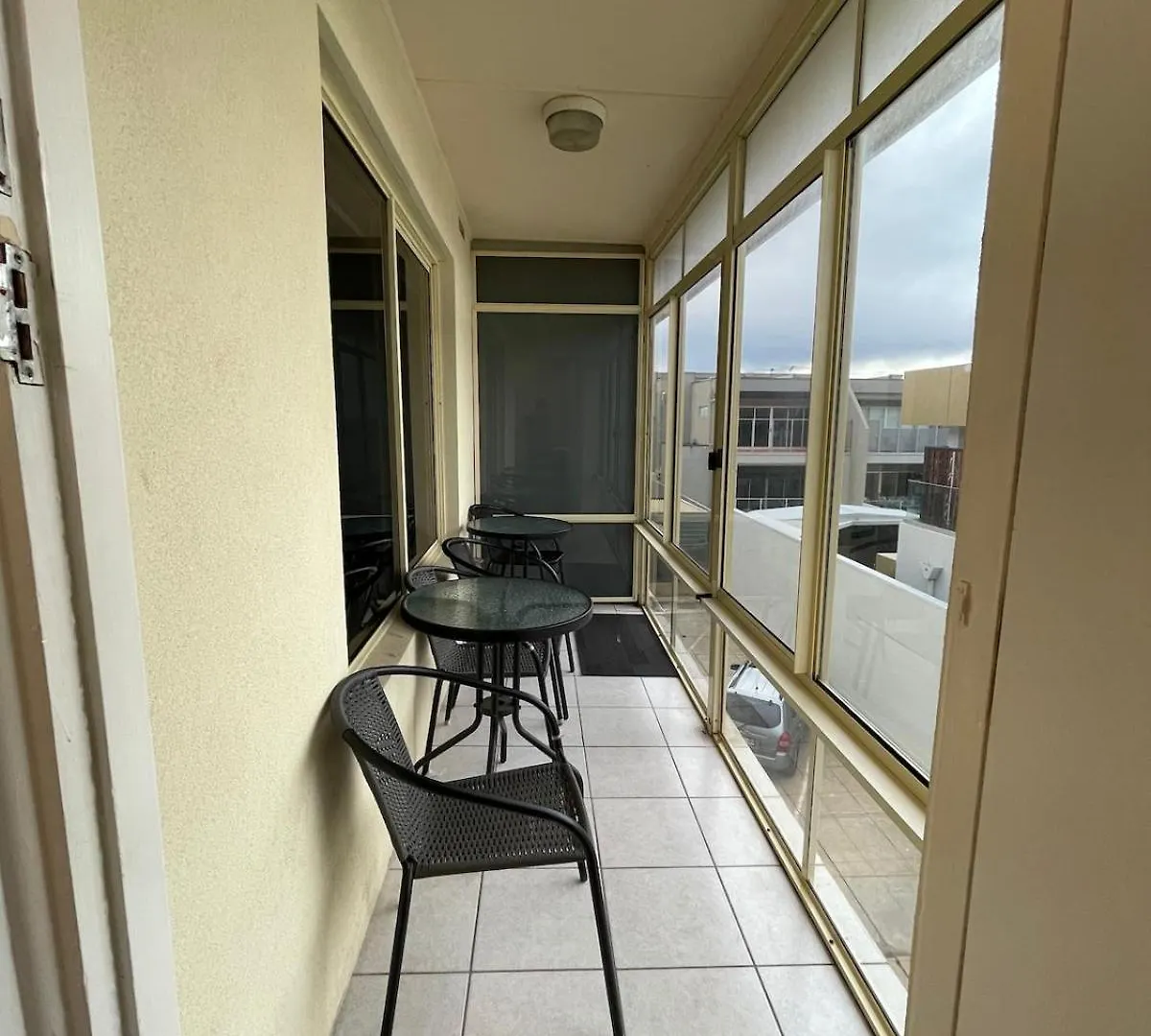 Beach Apartment 22 Esplanade Sea-Views Glenelg Australia